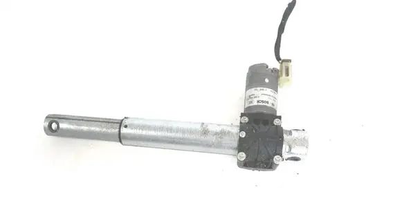 Volkswagen Jetta VI Seat adjustment motor 0390204012 9168756