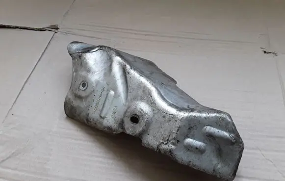 Land Rover Discovery 3 - LR3 Heat shield in engine bay 4H2Q9N454CA