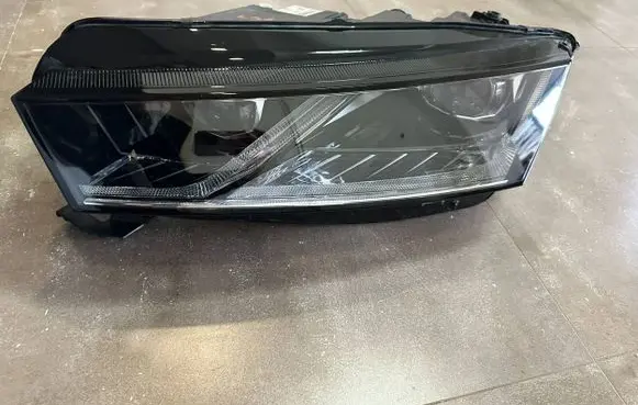 Skoda Octavia Mk4 Headlight/headlamp 5E4941015A LE18A6419