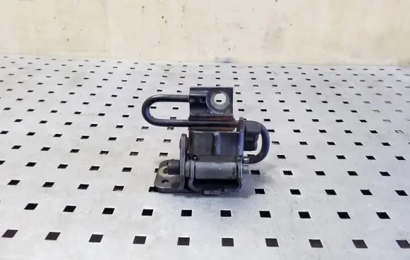 Audi A6 S6 C5 4B Front door lower hinge 4B0821412B