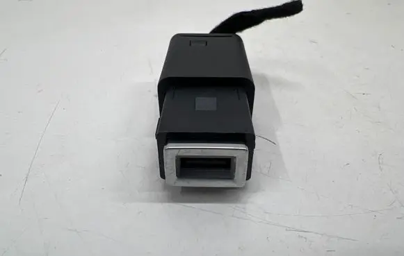 Opel Mokka B USB socket connector 98217039DX