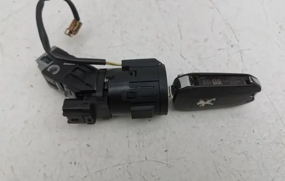 Peugeot 3008 II Ignition lock 9663123380
