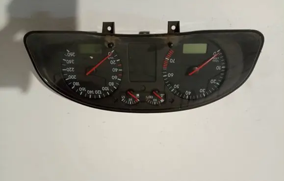 Volkswagen PASSAT B5 Speedometer (instrument cluster) 1100089600