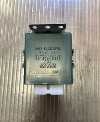 Lexus RX 330 - 350 - 400H Door central lock control unit/module 8597048020 0515003880