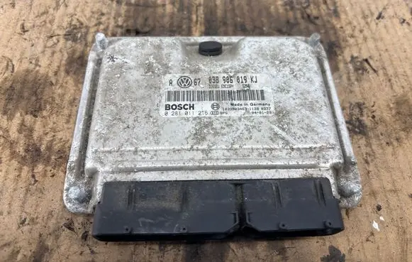 Skoda Fabia Mk3 (NJ) Engine control unit/module 038906019KJ 0281011216 1039S03463