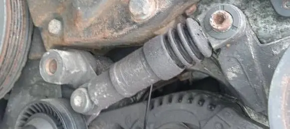 Alfa Romeo 159 Generator/alternator belt tensioner