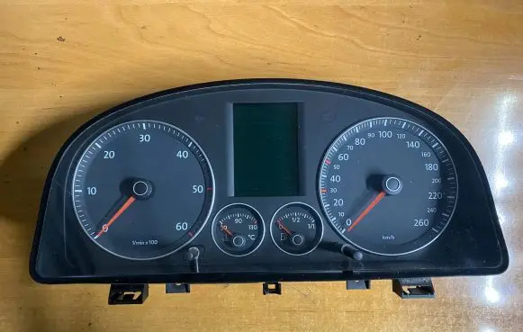 Volkswagen Touran I Speedometer (instrument cluster) 1T0920874A V0005000 0240503