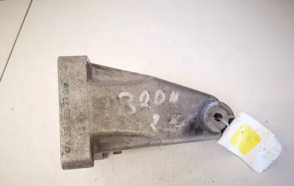 Mercedes-Benz C AMG W204 Engine mounting bracket A2712232304