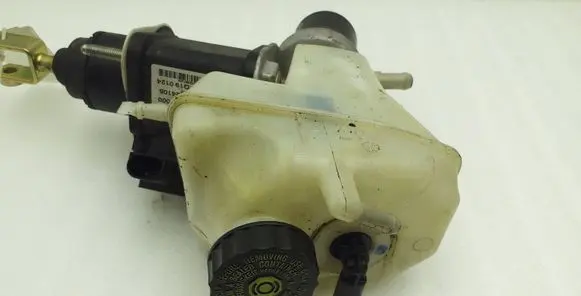 Mercedes-Benz CLS C219 Master brake cylinder A0004300312 A2114300302