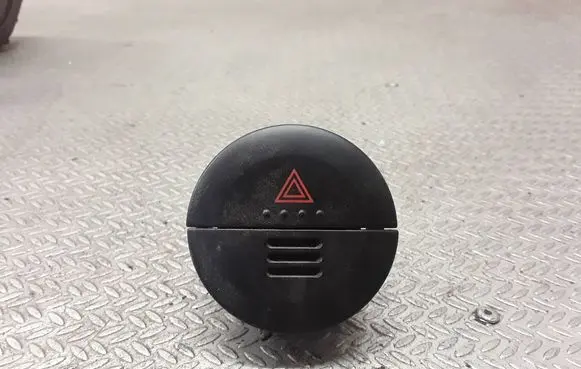 Nissan X-Trail T30 Hazard light switch 