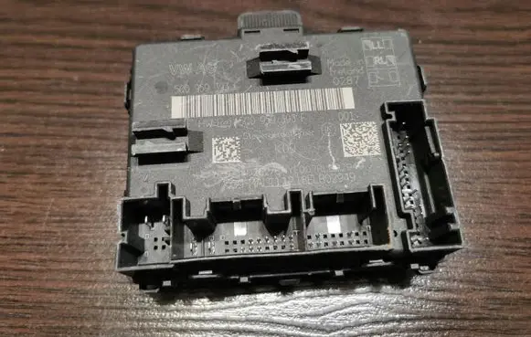 Volkswagen Golf VII Door control unit/module 5Q0959393F