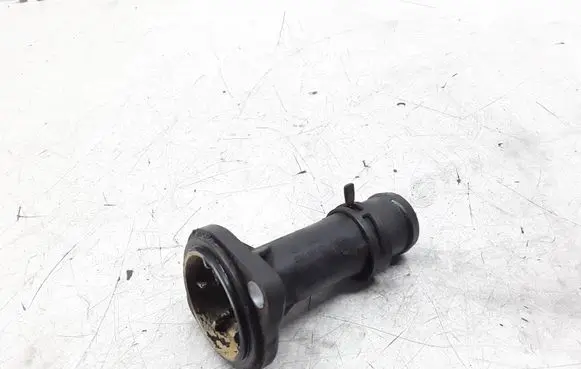 Volkswagen Golf IV Engine coolant pipe/hose 038121121