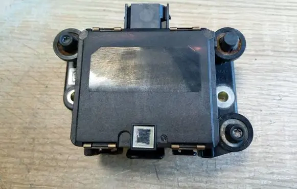 Volkswagen Touran I Distronic sensor radar 5QA907561B