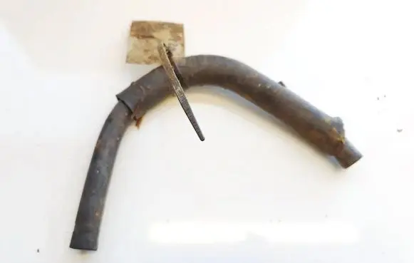 Mazda 323 Engine coolant pipe/hose