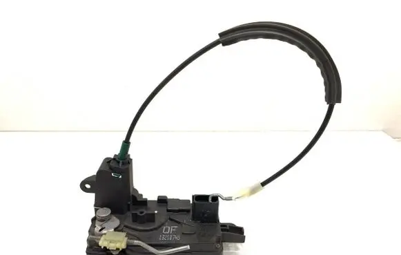 Opel Zafira B Front door lock 13210748