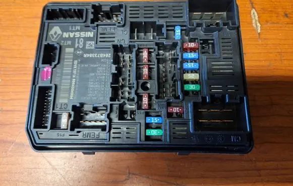 Renault Clio V SAM control unit 284B73384R 5DVK13F14 8964504994