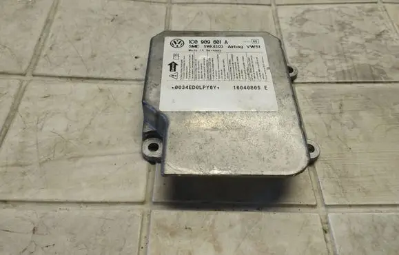 Skoda Fabia Mk1 (6Y) Airbag control unit/module 1C0909601A 5WK43123