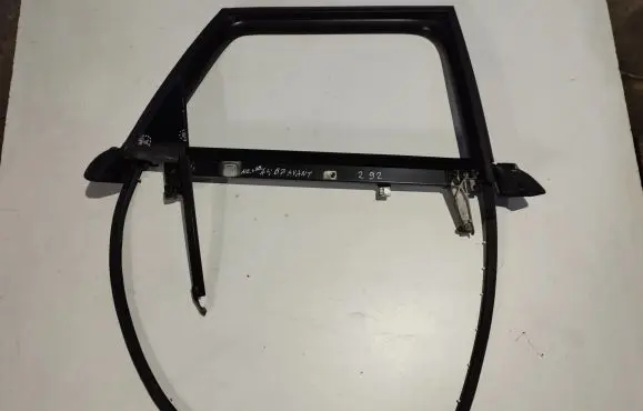Audi A4 S4 B7 8E 8H Rear door window/glass frame 