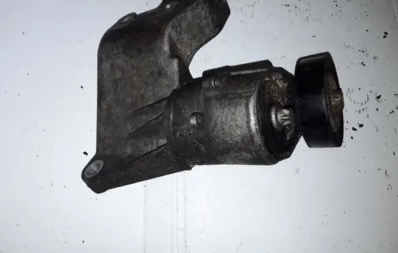 Opel Zafira A Generator/alternator bracket 90571112