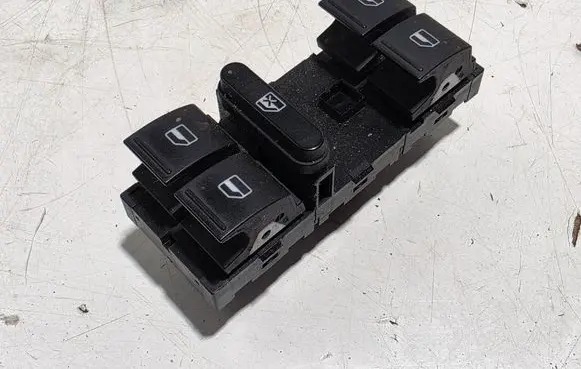 Volkswagen Tiguan Electric window control switch 1K4959857B