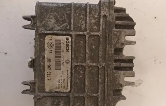 Volkswagen Golf III Engine control unit/module 1H0907311P 0261203707