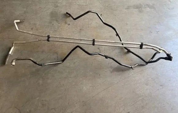 Engine coolant pipe/hose