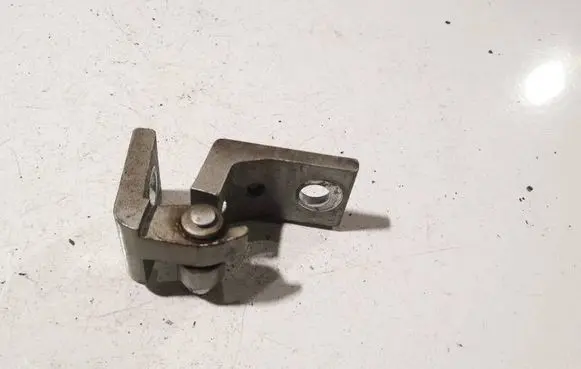 Nissan Qashqai Front door upper hinge