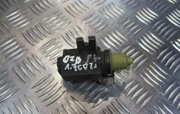 Opel Zafira B Valve vacuum 70308500