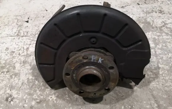 Volkswagen Golf Plus Front wheel hub