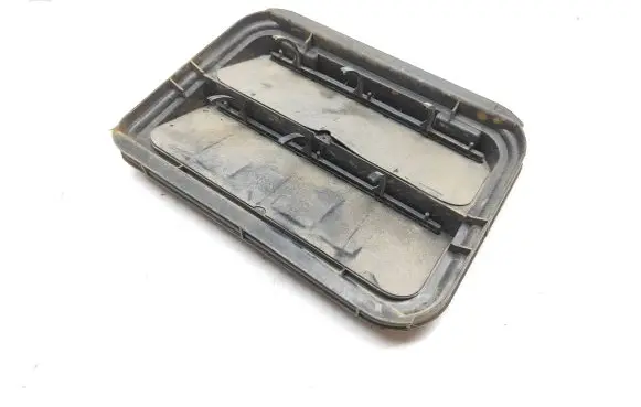 Renault Captur Quarter panel pressure vent 7700838358