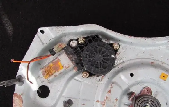 Hyundai Elantra Front door window regulator motor