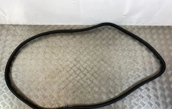 Jeep Grand Cherokee WL Rear door rubber seal (on body) 