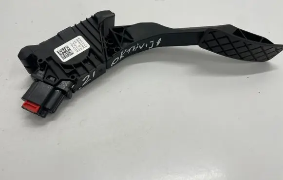 Skoda Octavia Mk4 Accelerator throttle pedal 5Q2723503F