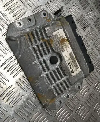 Renault Megane II Engine control unit/module 215840297A 2331052457 8200283924
