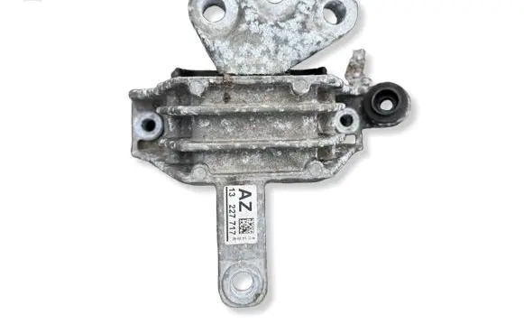 Opel Insignia A Engine mount bracket 13227717