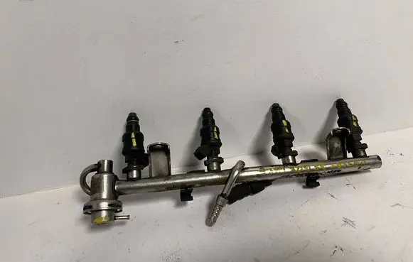 Volkswagen PASSAT B5.5 Fuel main line pipe 058133681C