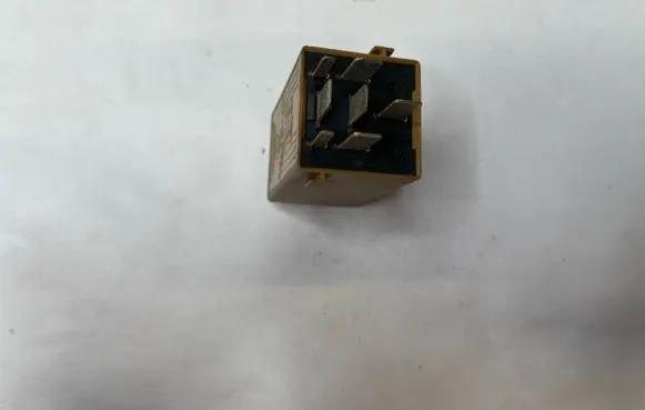 BMW 5 E39 Window control relay 61368384505 V23141B3001X15
