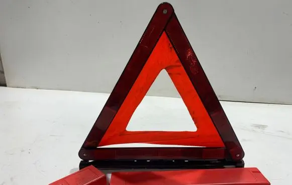 Alfa Romeo 147 Emergency warning sign 1K0860250 27R032729 JAA4HL