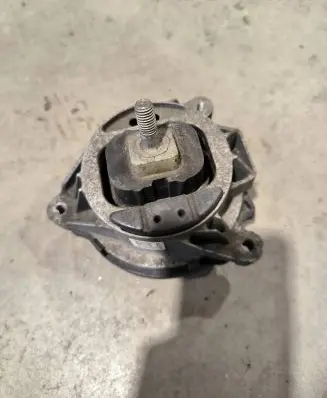 BMW 4 F32 F33 Engine mount bracket 6787659