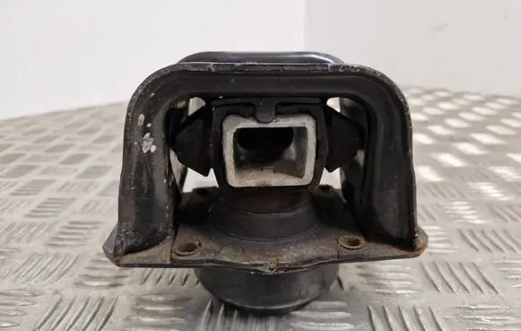 Peugeot 3008 I Engine mount bracket 9636270080 9636583980 9676819780