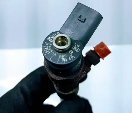 BMW 1 E81 E87 Fuel injector 0445110209 7794435