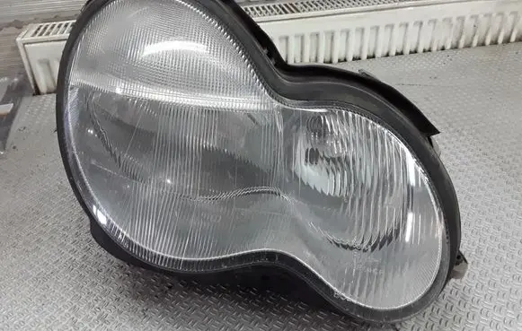 Mercedes-Benz C W203 Headlight/headlamp A2038200261