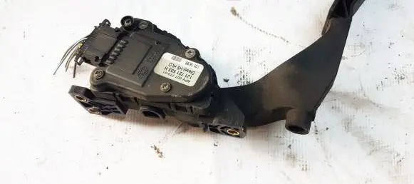 Volkswagen Golf IV Accelerator throttle pedal 1J1721503H 6PV007770-01