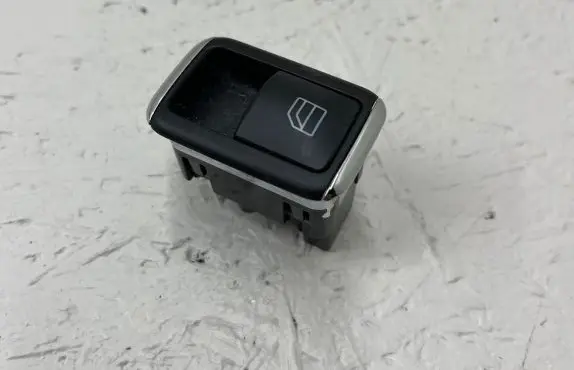 Mercedes-Benz C W204 Electric window control switch A2048700451 03139100
