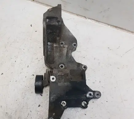 Volkswagen PASSAT B6 Generator/alternator bracket 03L903139D