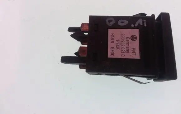 Volkswagen PASSAT B5 Windscreen/window heater switch 3B0959621C