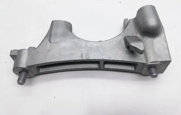Toyota RAV 4 (XA50) Engine mounting bracket