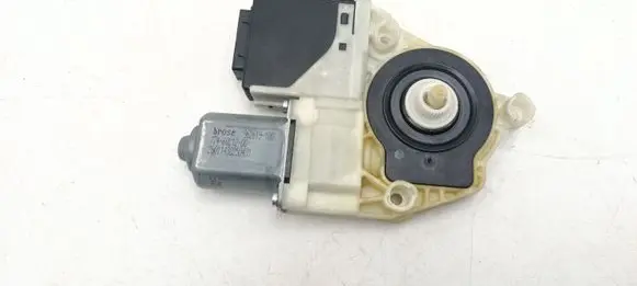 Volkswagen PASSAT B7 Front door window regulator motor 962619100