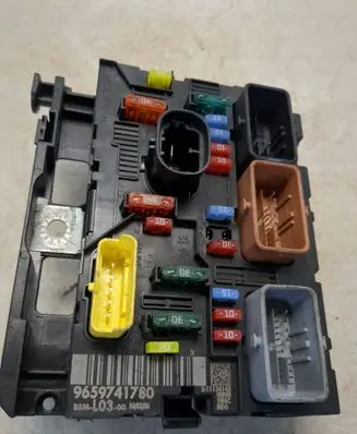 Citroen C3 Pluriel Fuse module 9659741780
