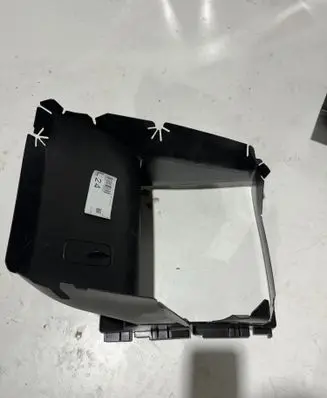 Volkswagen Touareg III Intercooler air guide/duct channel 760117334F
